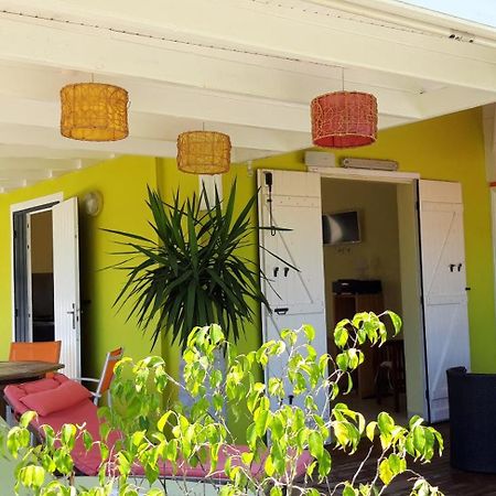 Mini-Villa Entre Montagne Et Mer Goyave Exterior photo